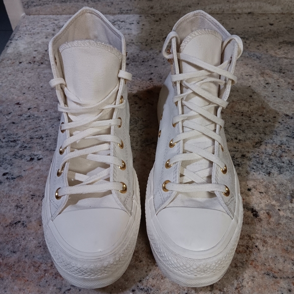 Converse Wmns Chuck Taylor All Star High 'Valentine's Day 2023' A04453C - Picture 2 of 8